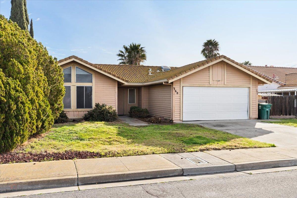 760 Meadowlark Avenue