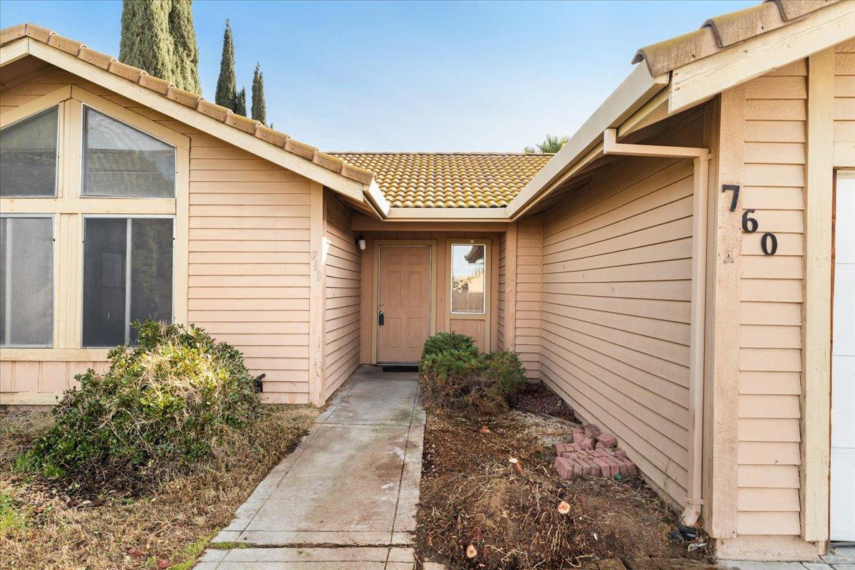 760 Meadowlark Avenue