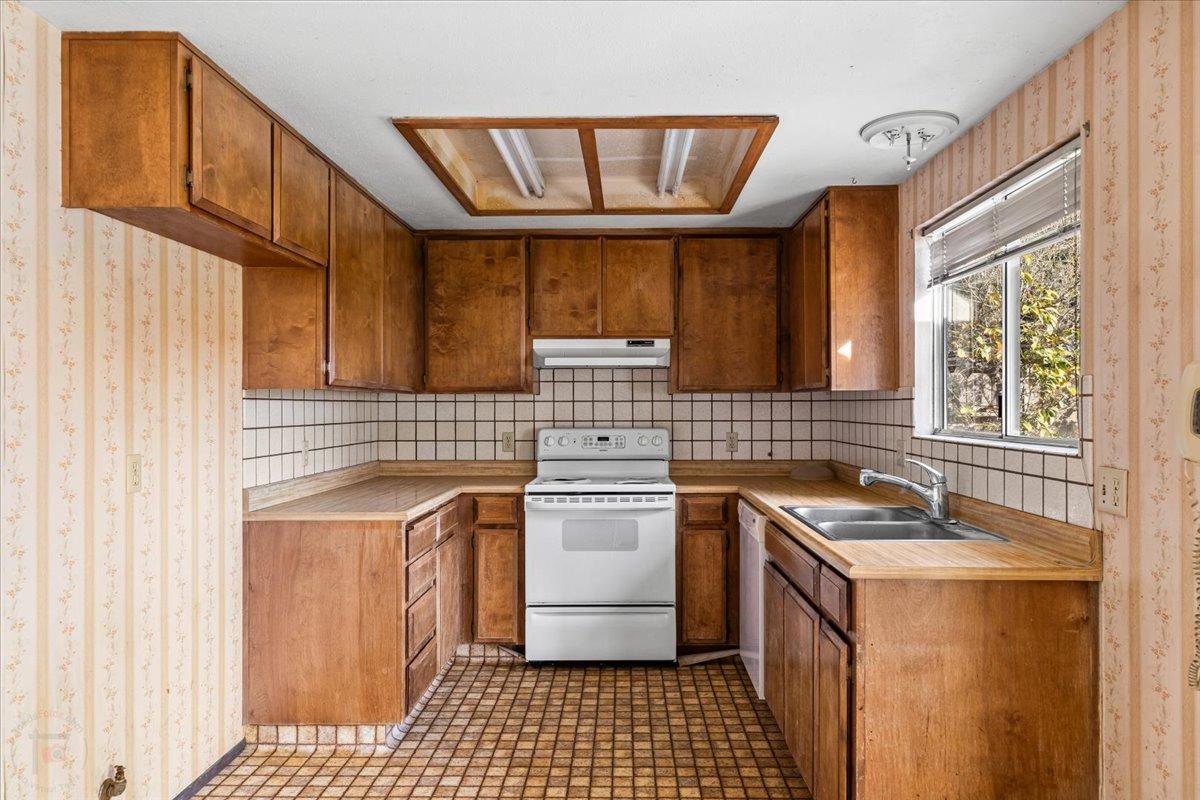 760 Meadowlark Avenue