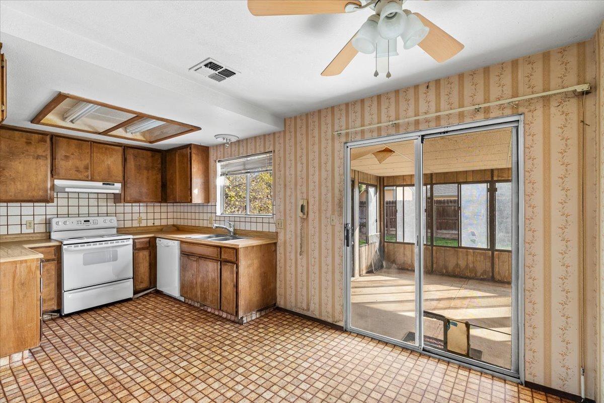 760 Meadowlark Avenue