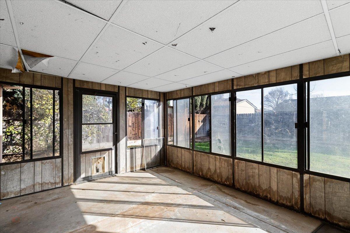 760 Meadowlark Avenue