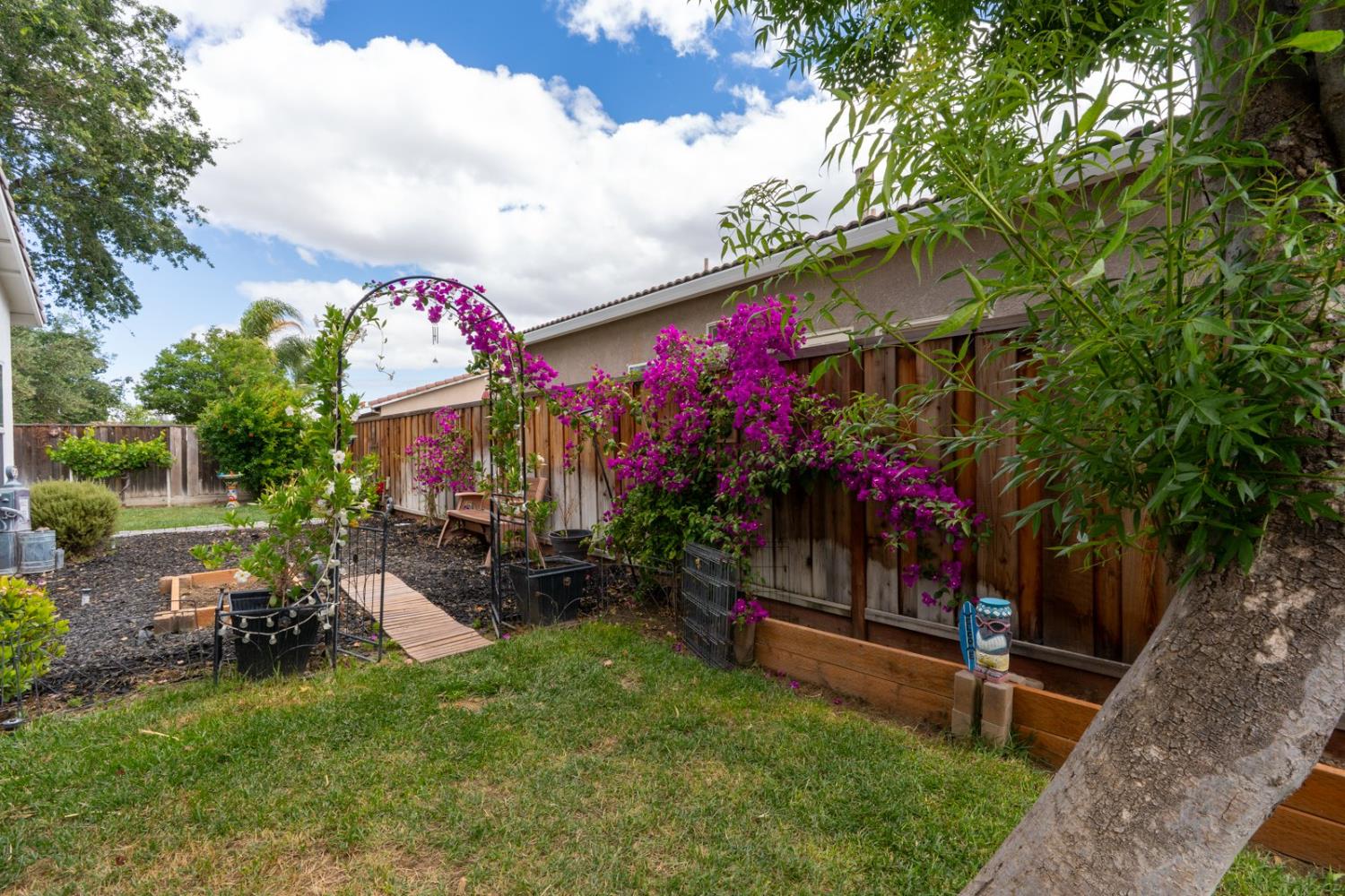3008 La Vina Circle