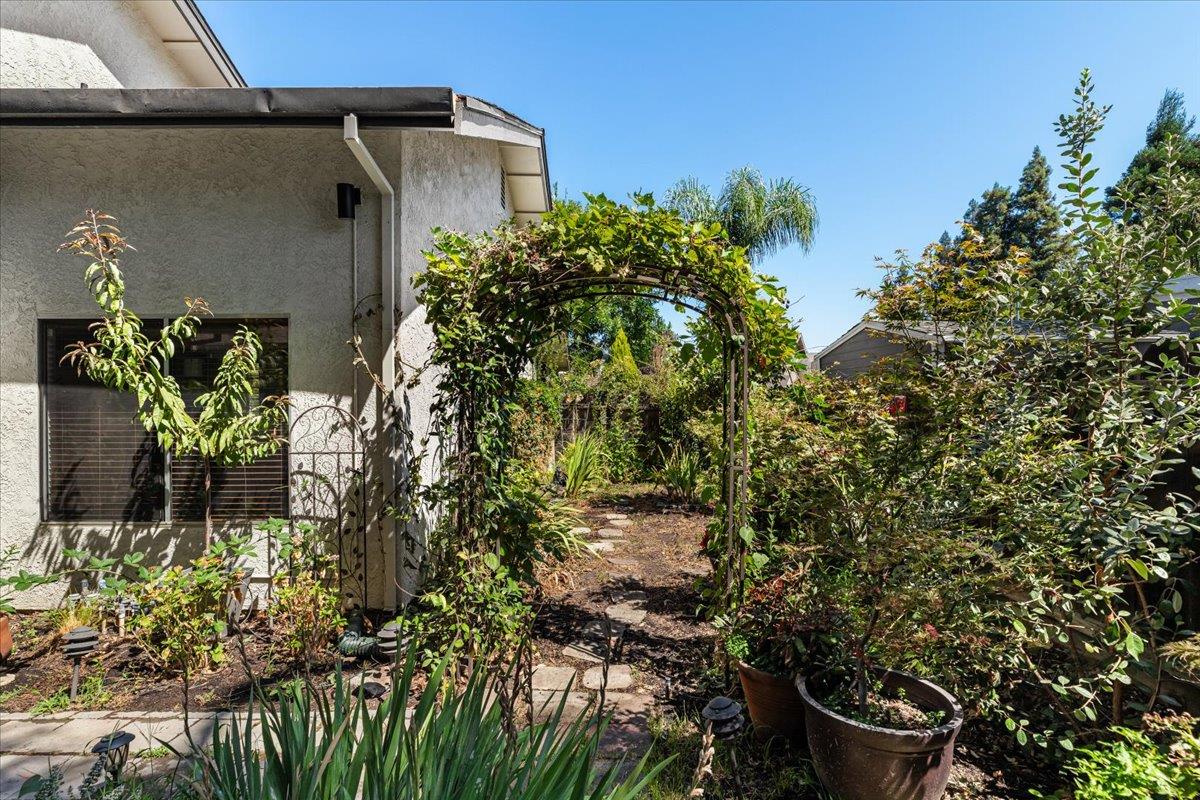 2408 Van Pelt Place