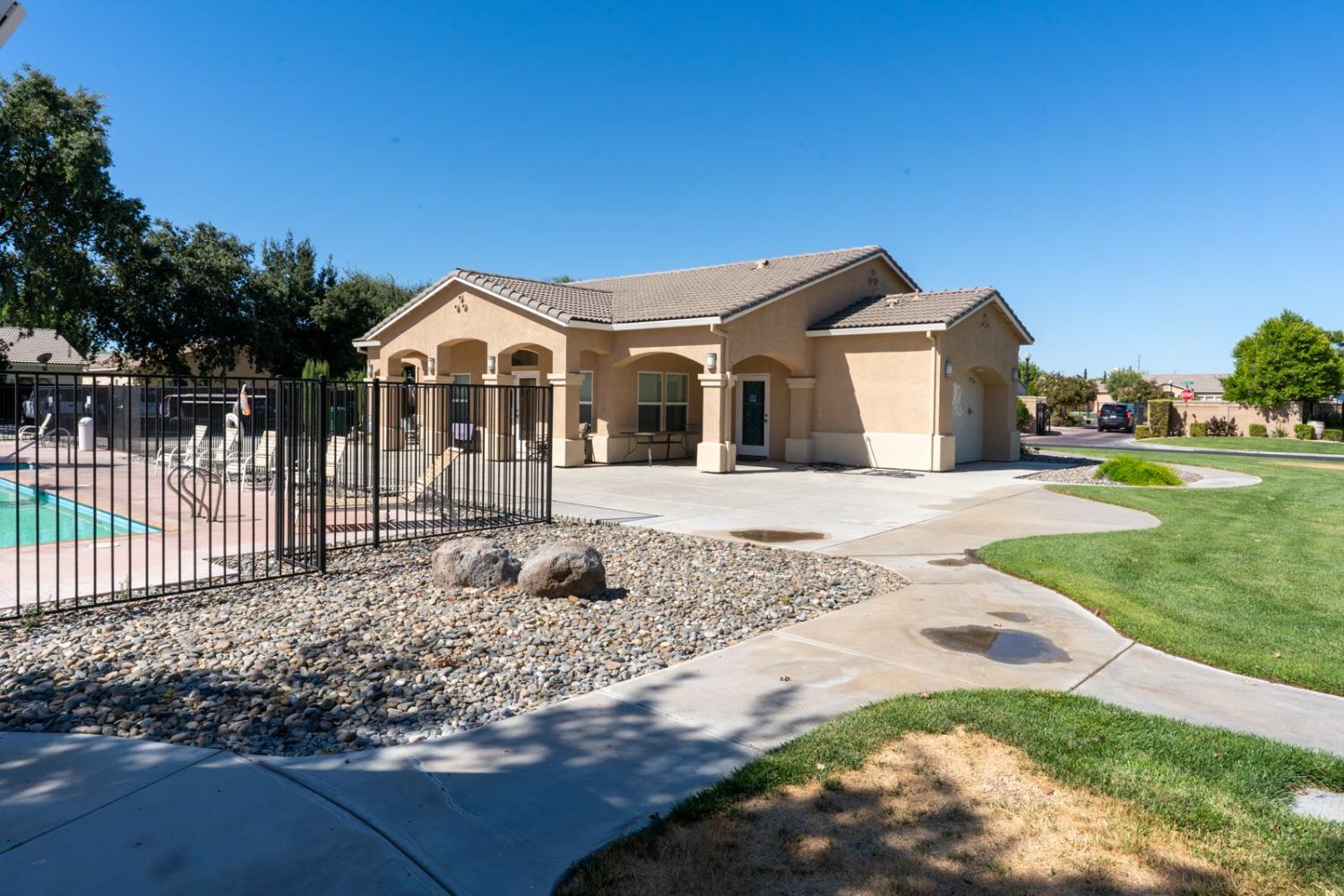 2985 La Vina Circle