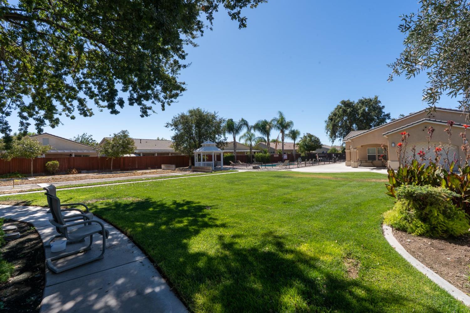 2985 La Vina Circle