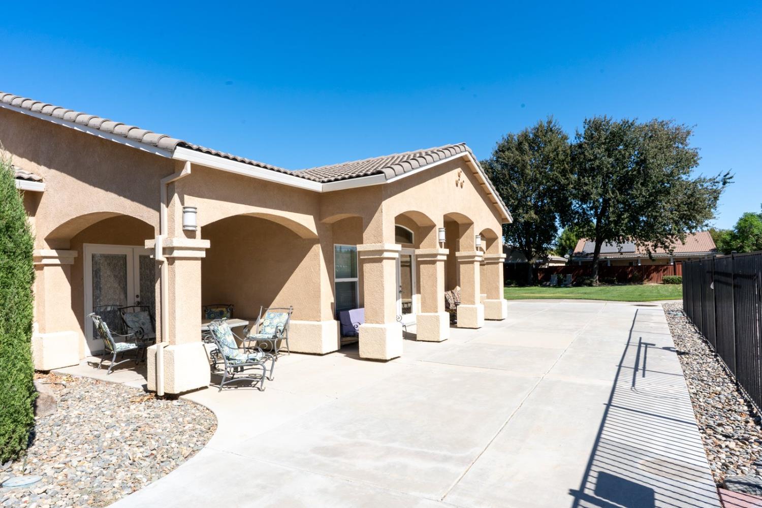 2985 La Vina Circle