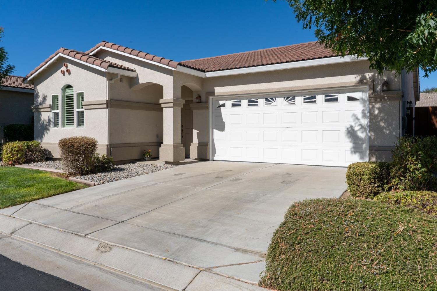 2985 La Vina Circle