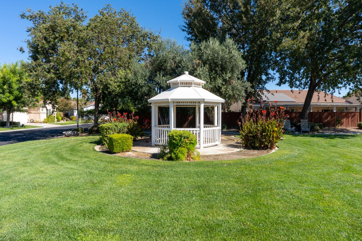 2985 La Vina Circle