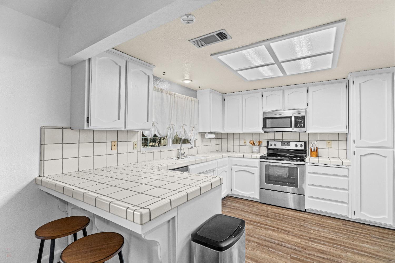 3585 Cabrillo Court