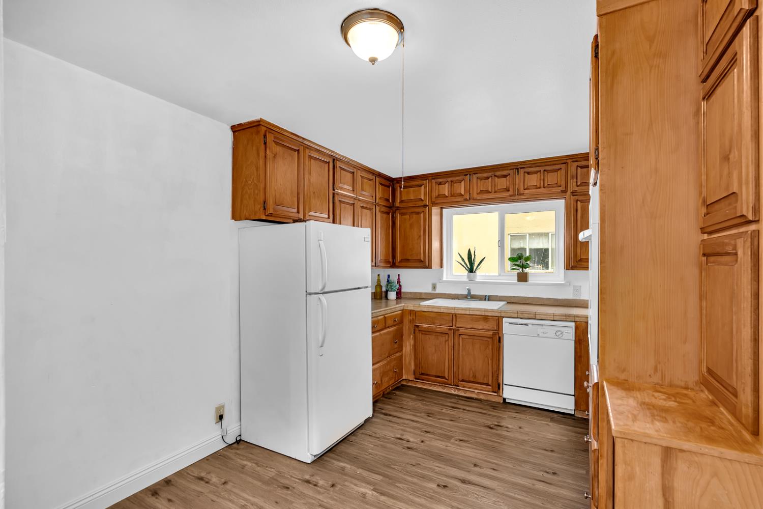 925 W J Street
