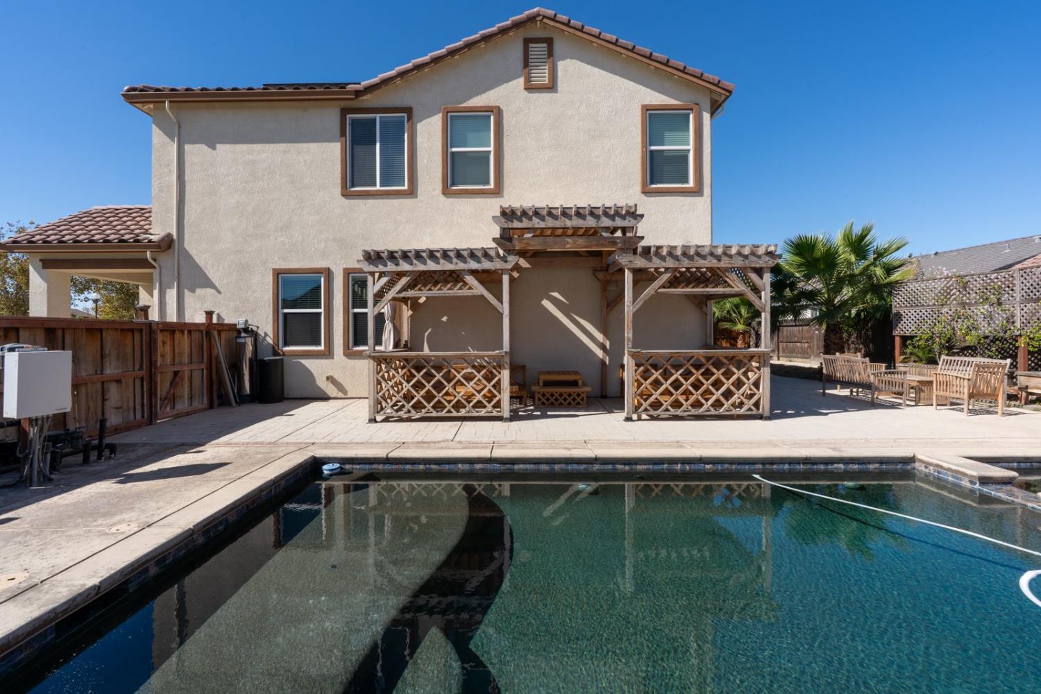 2490 N Fallbrook Drive