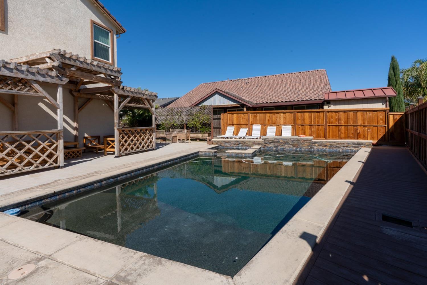 2490 N Fallbrook Drive