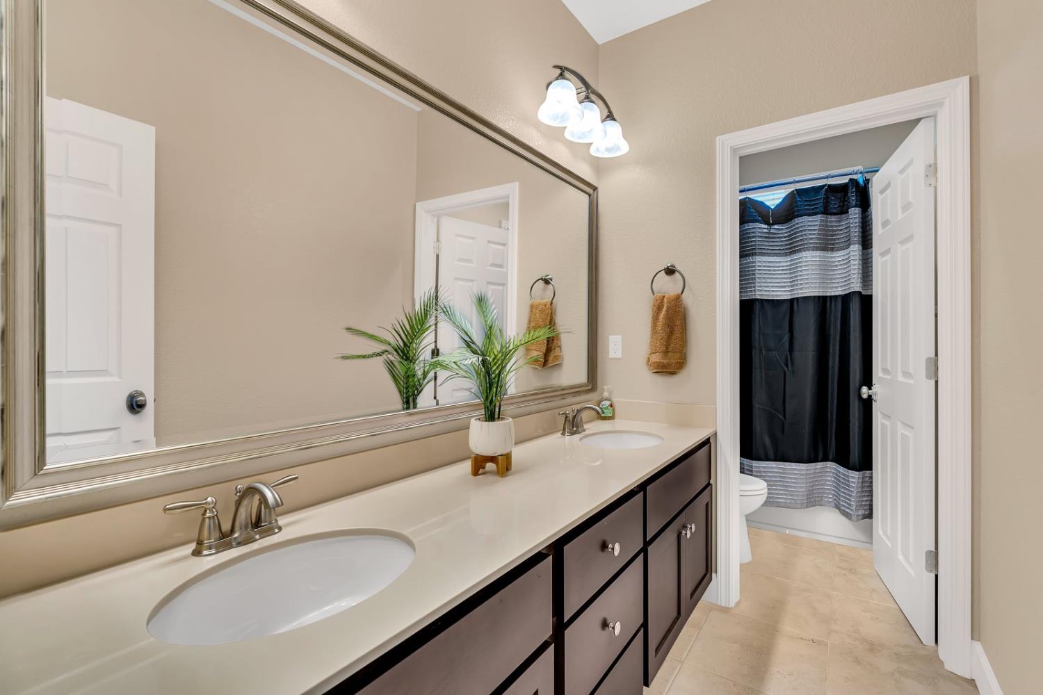 2490 N Fallbrook Drive