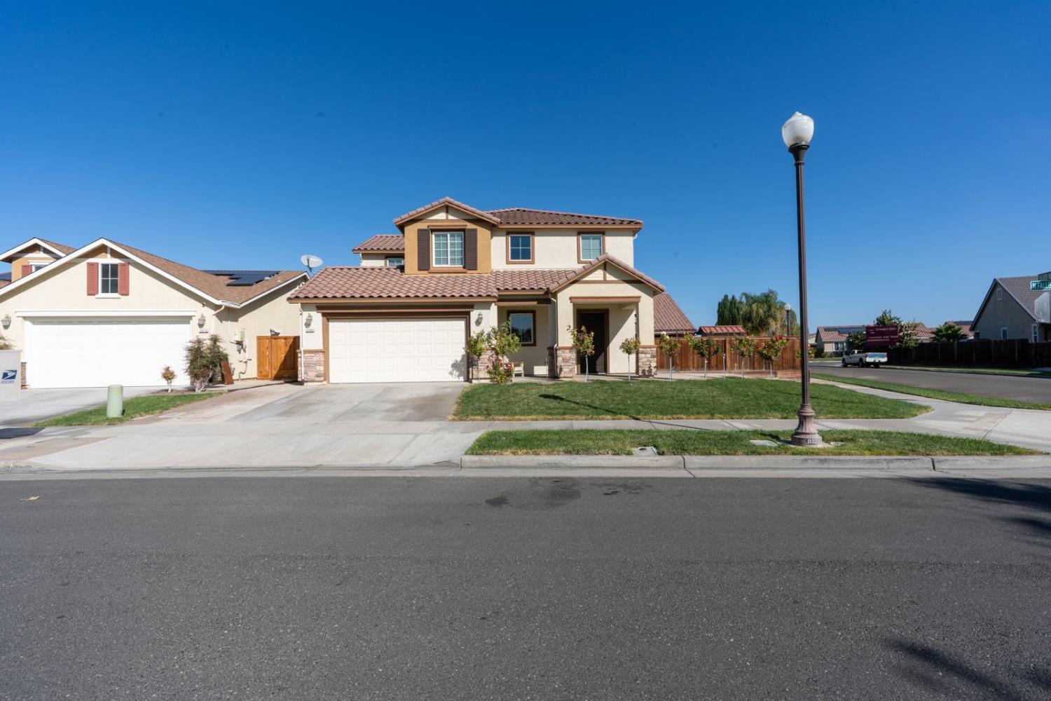 2490 N Fallbrook Drive