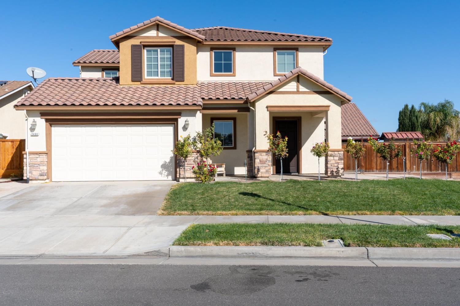 2490 N Fallbrook Drive