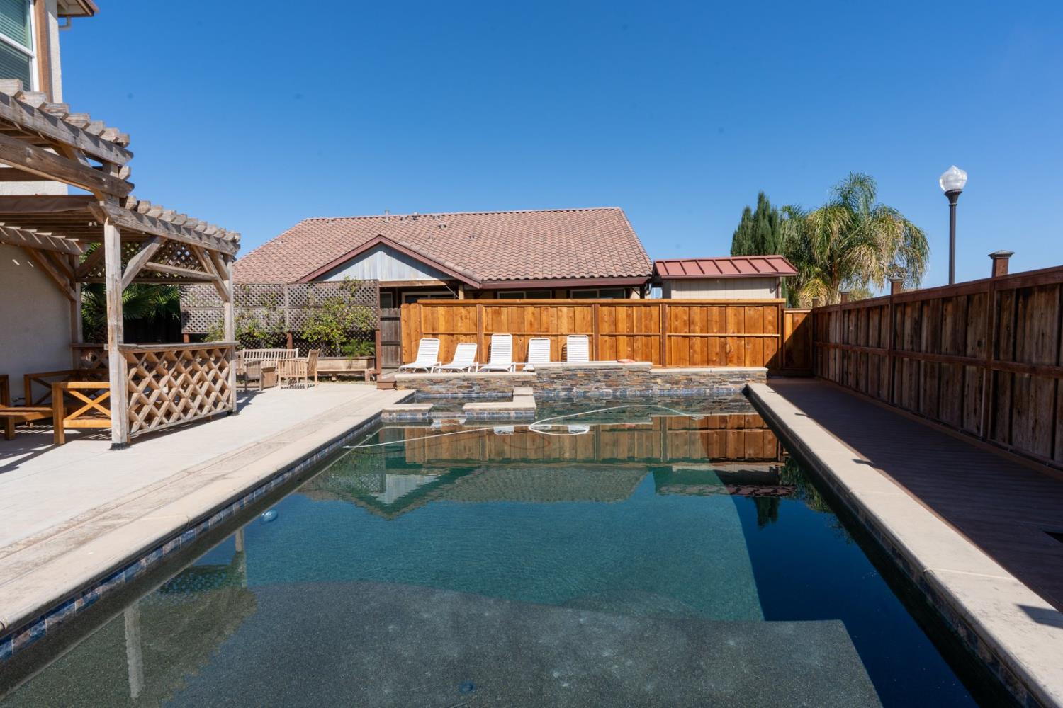 2490 N Fallbrook Drive