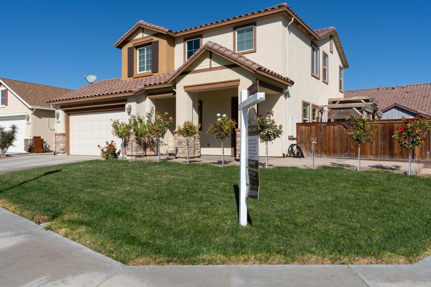2490 N Fallbrook Drive