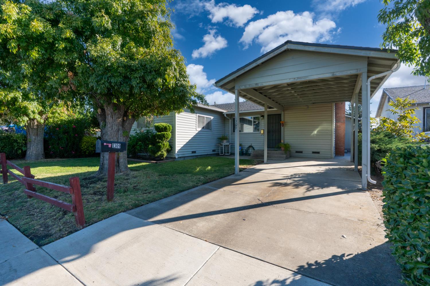 1309 Center Avenue