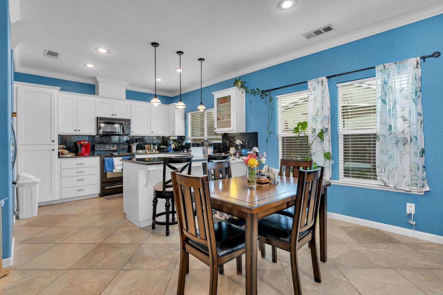 805 El Tesoro Lane