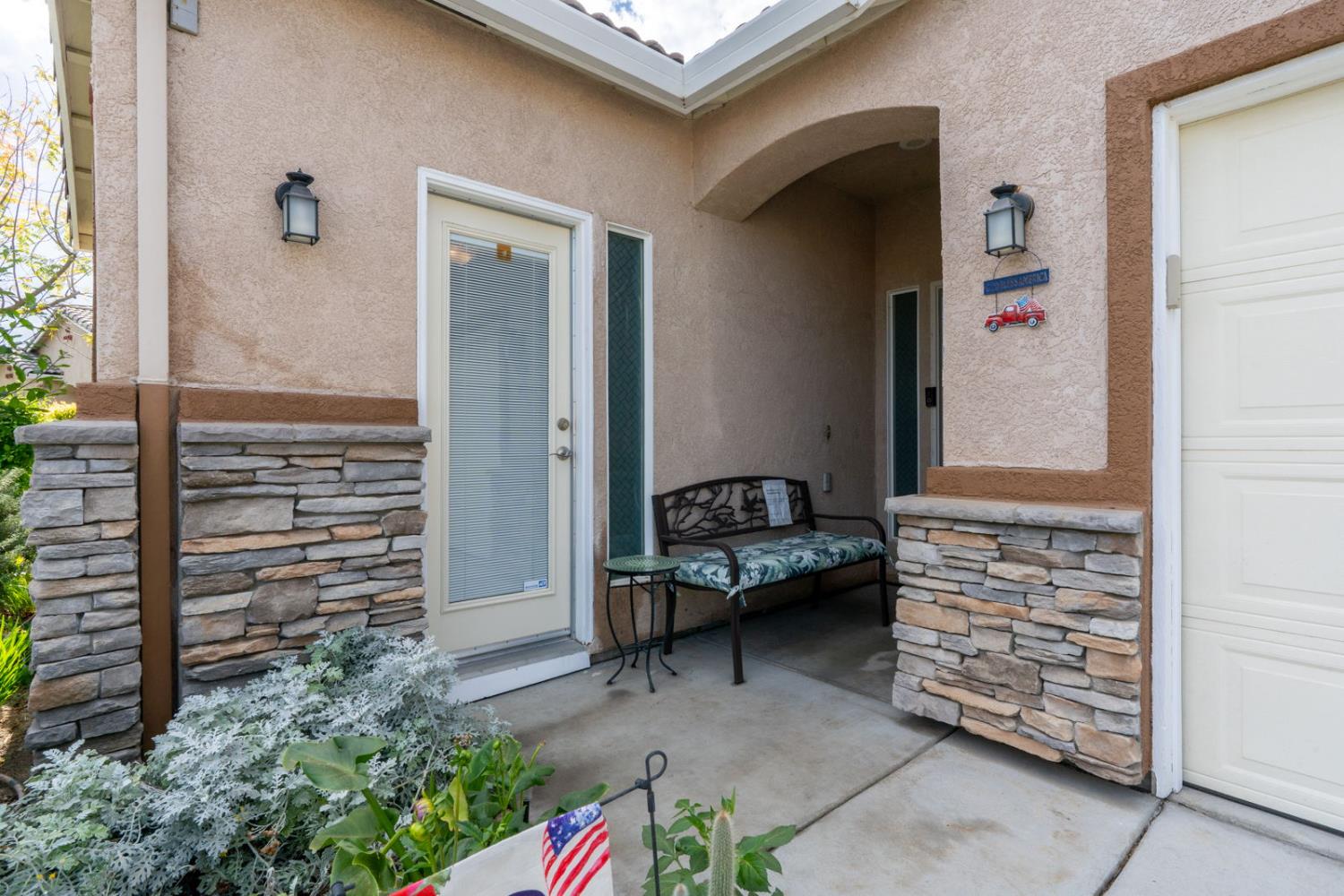 805 El Tesoro Lane