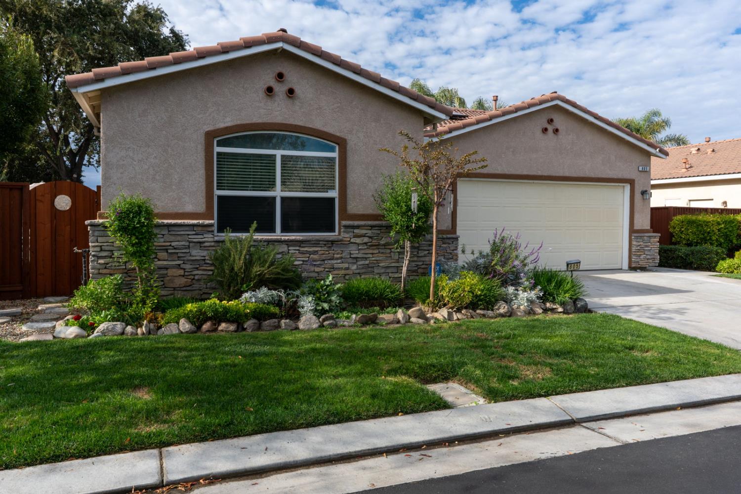 805 El Tesoro Lane