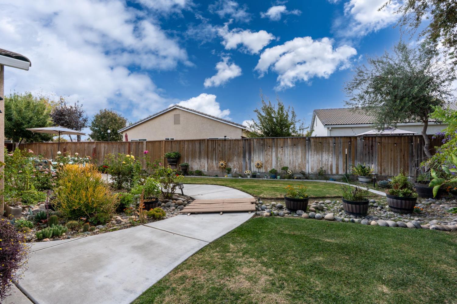 805 El Tesoro Lane