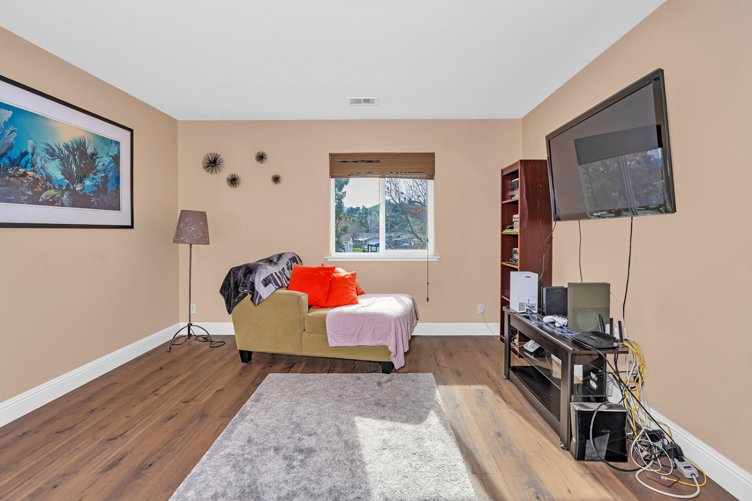 2564 Glenview Drive