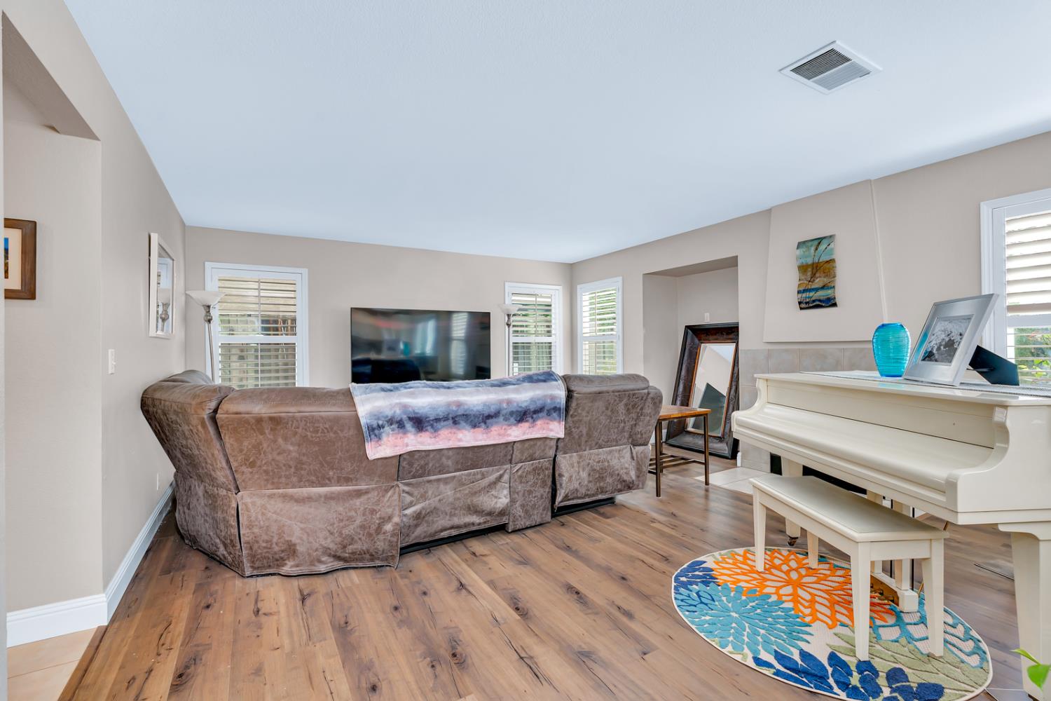 2564 Glenview Drive