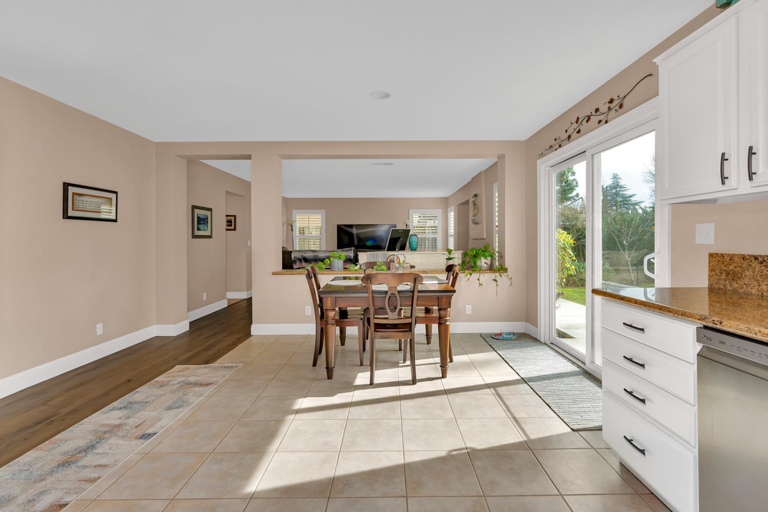 2564 Glenview Drive