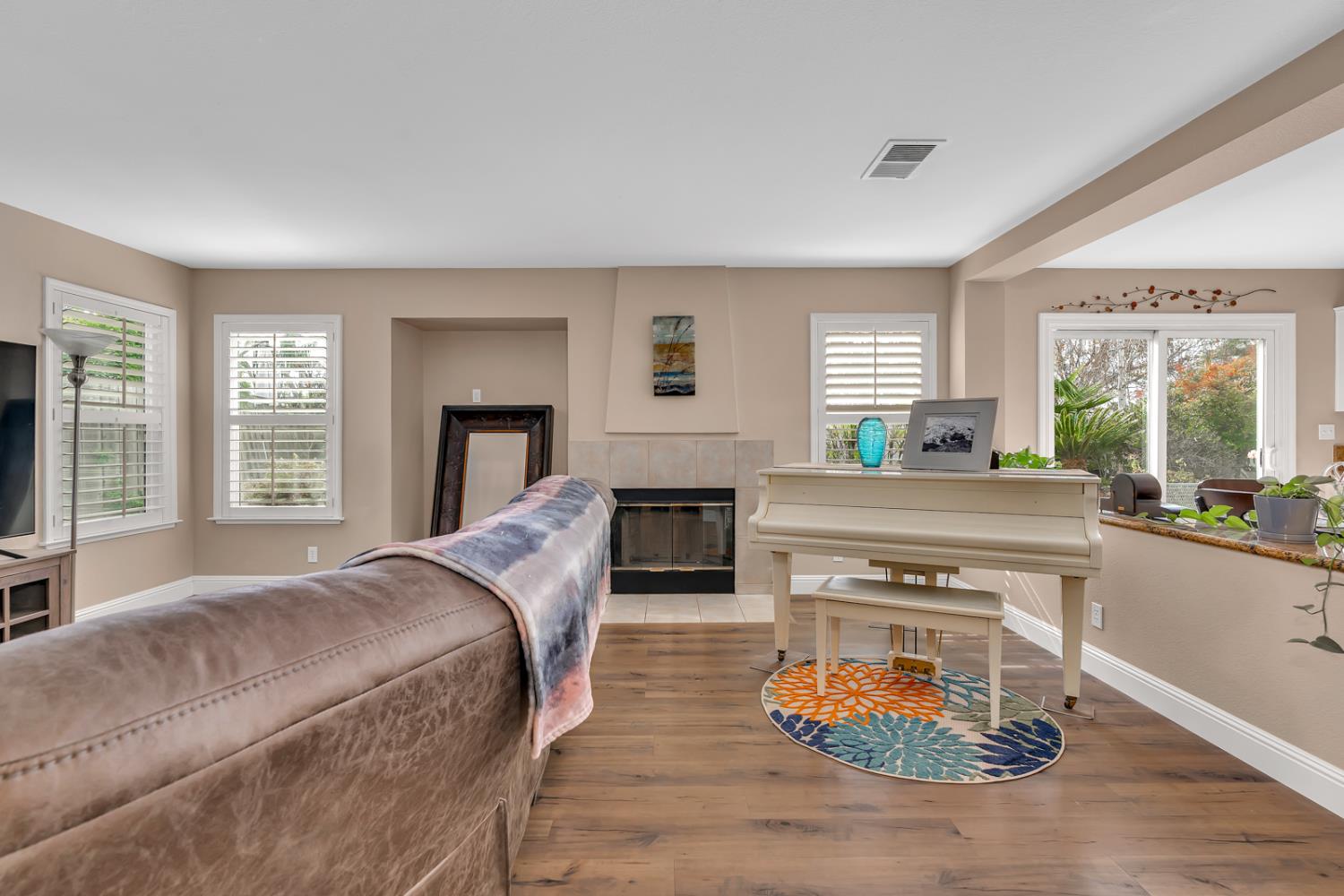 2564 Glenview Drive
