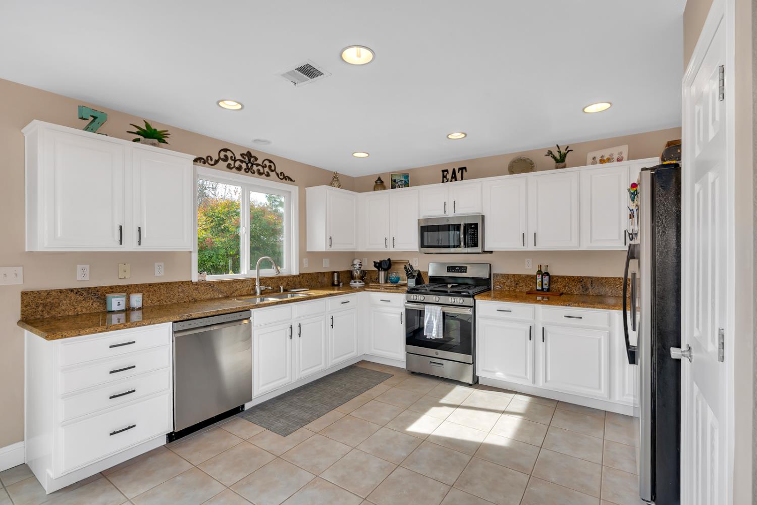 2564 Glenview Drive