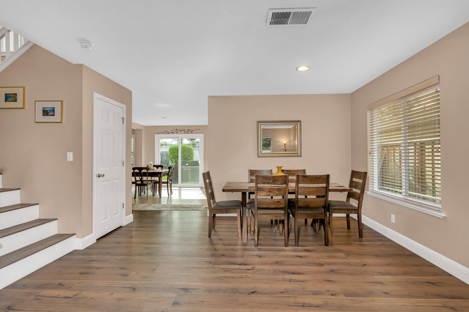 2564 Glenview Drive