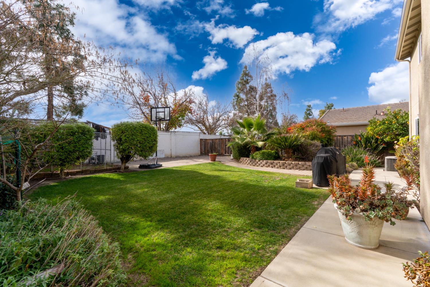 2564 Glenview Drive