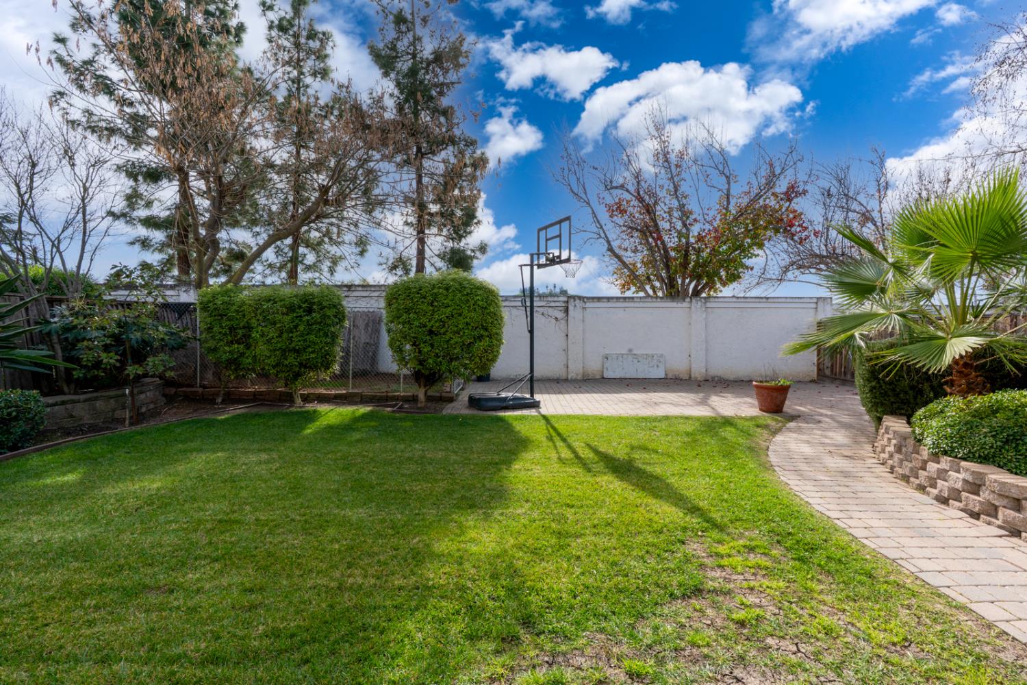 2564 Glenview Drive