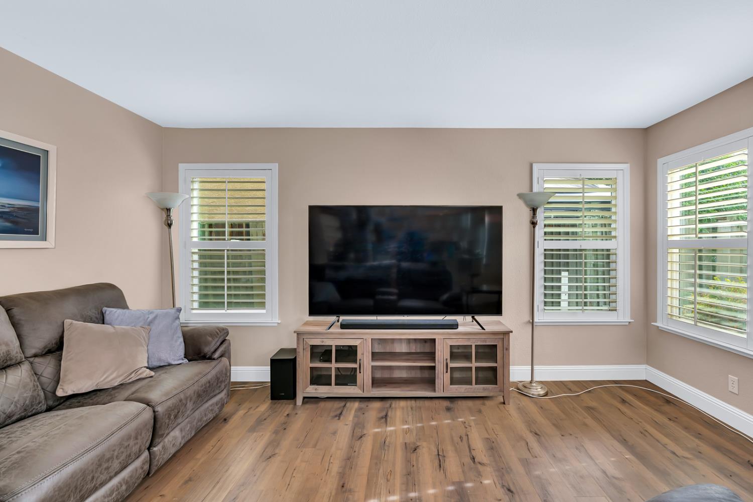 2564 Glenview Drive
