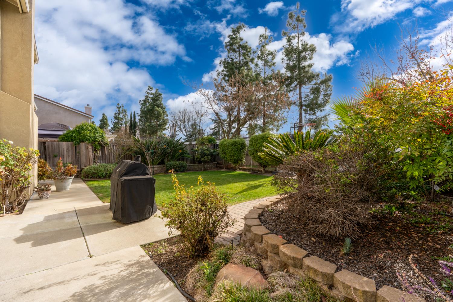 2564 Glenview Drive