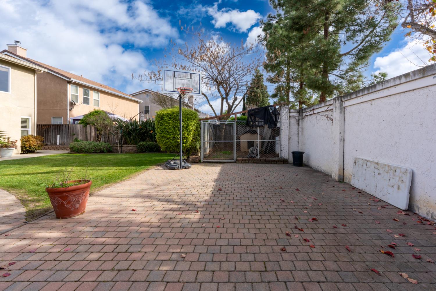 2564 Glenview Drive