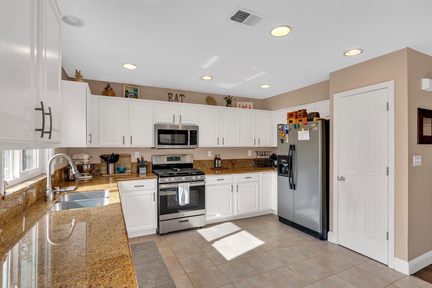 2564 Glenview Drive