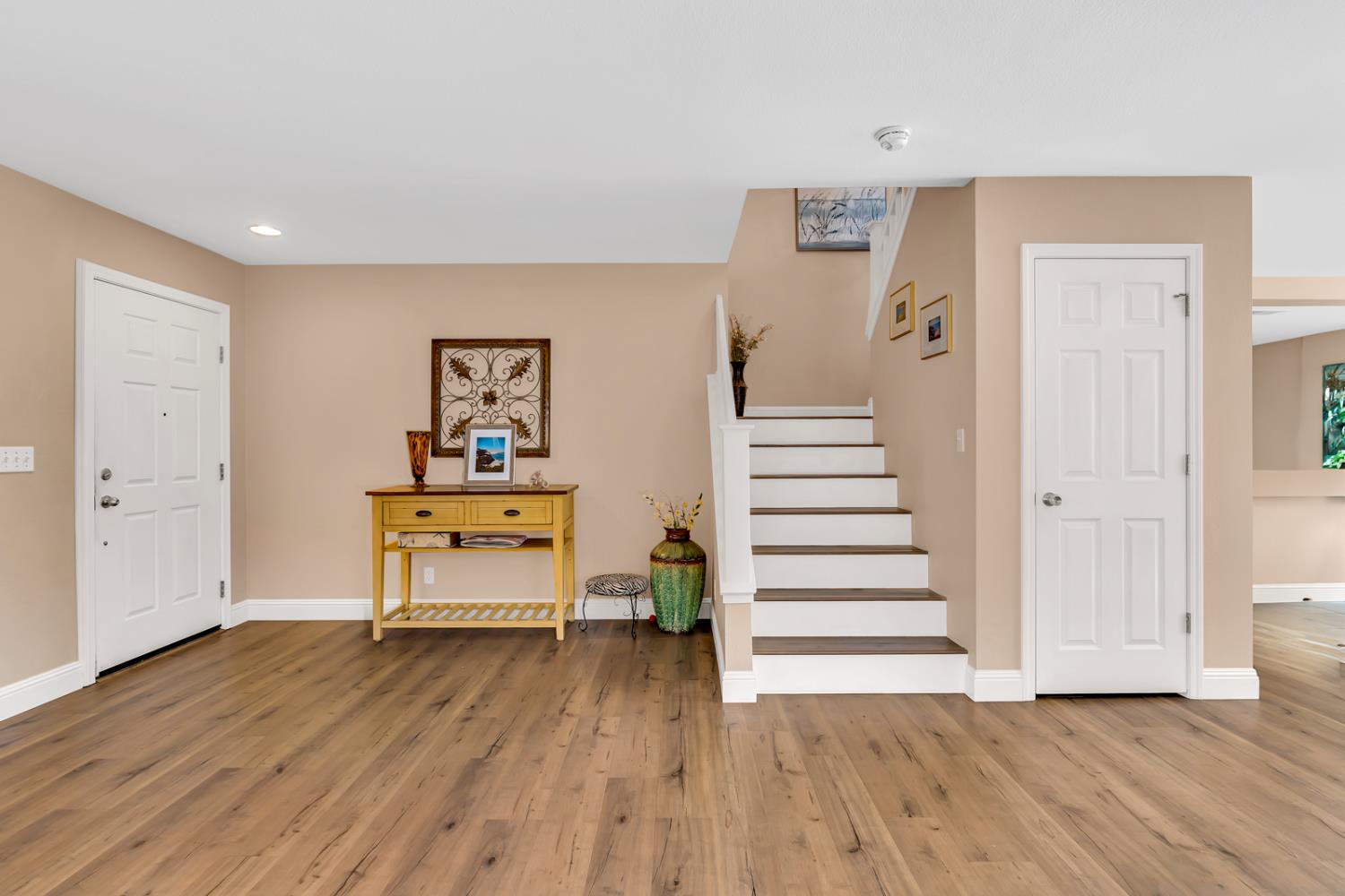 2564 Glenview Drive