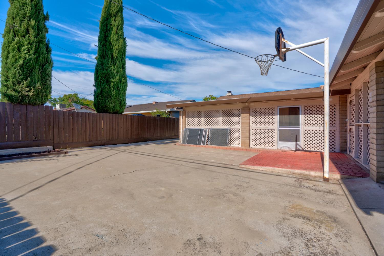 163 N Santa Rosa Street