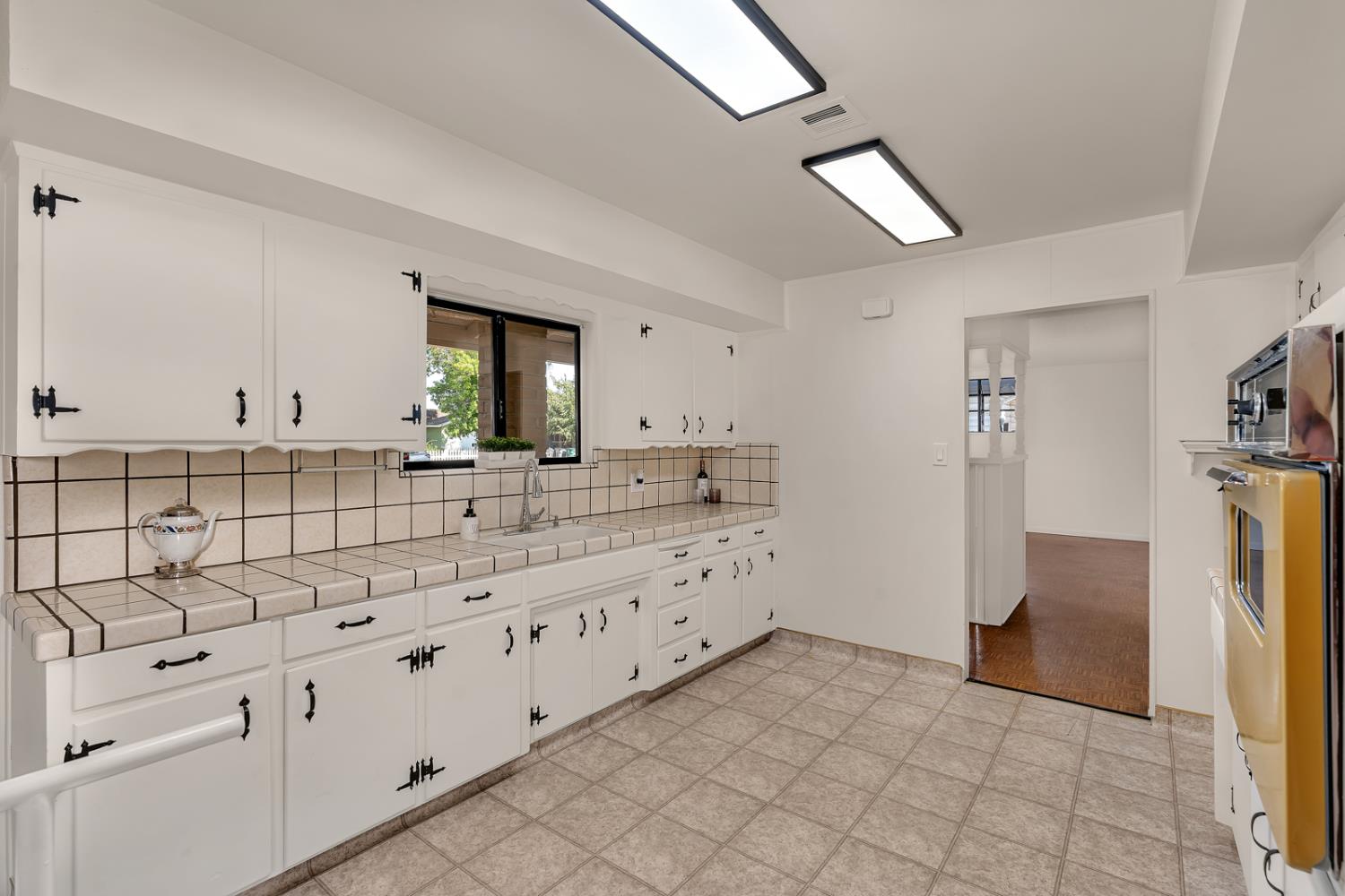 163 N Santa Rosa Street