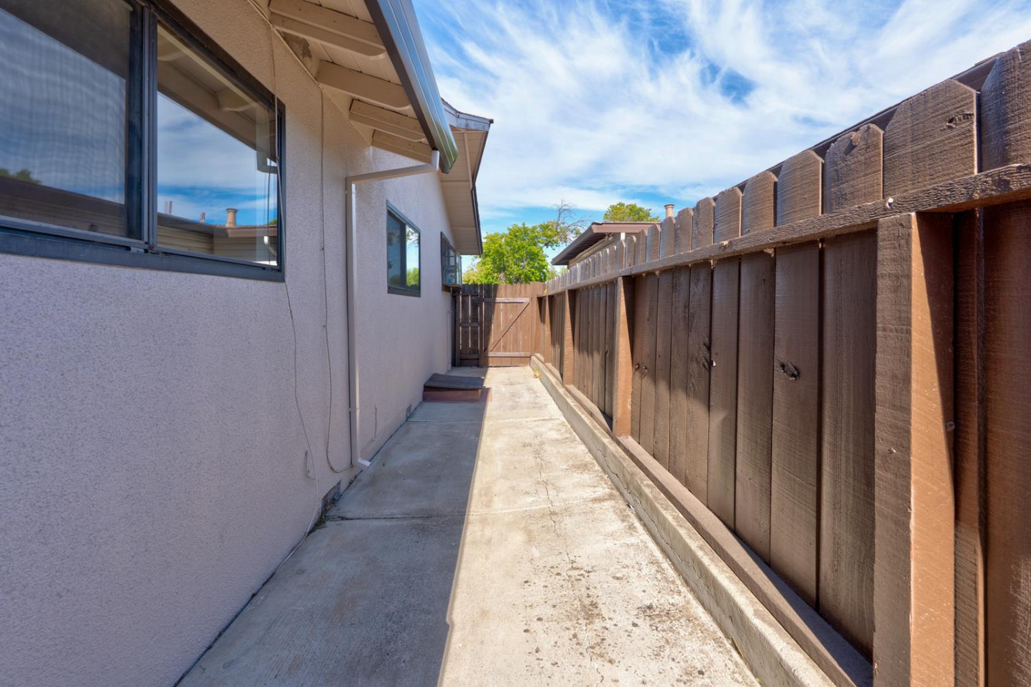 163 N Santa Rosa Street