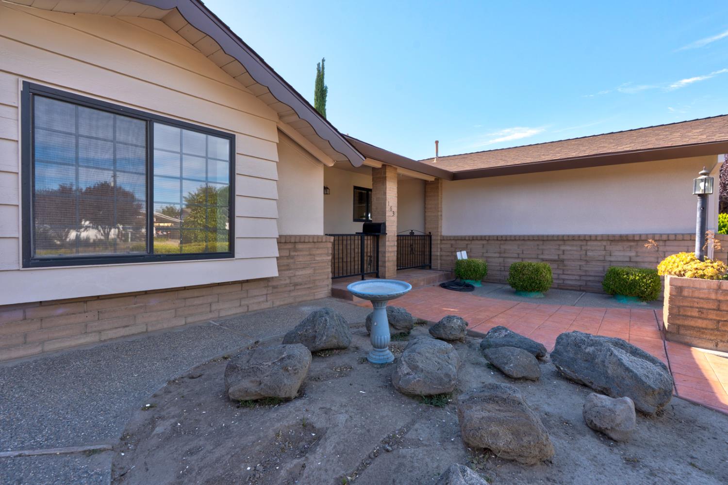 163 N Santa Rosa Street