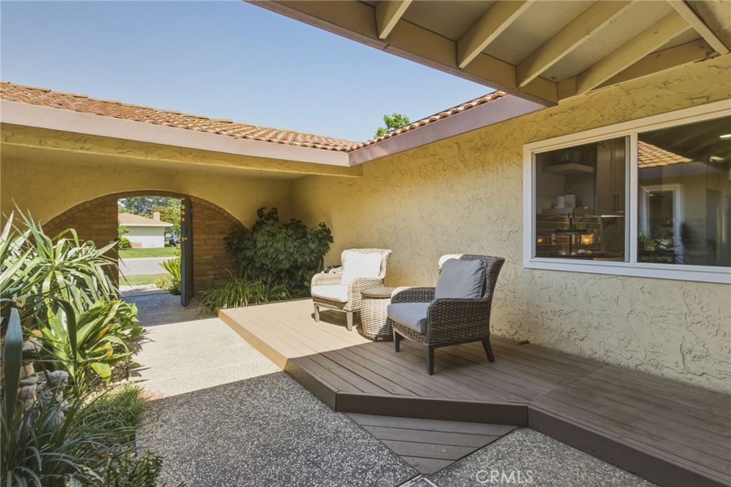 2882 El Camino Real