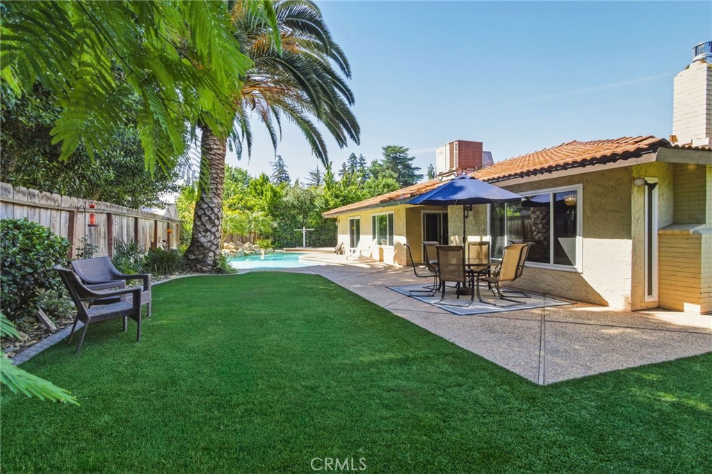 2882 El Camino Real