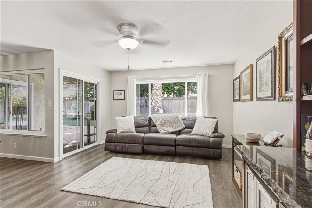 2882 El Camino Real