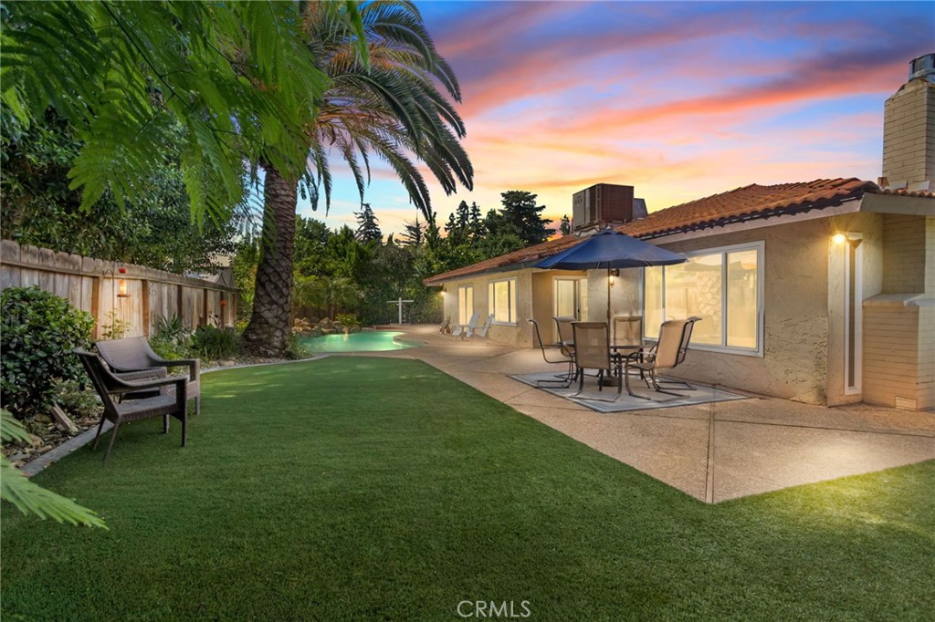 2882 El Camino Real