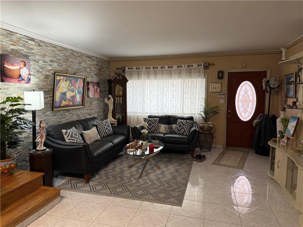 2044 West 8th Street