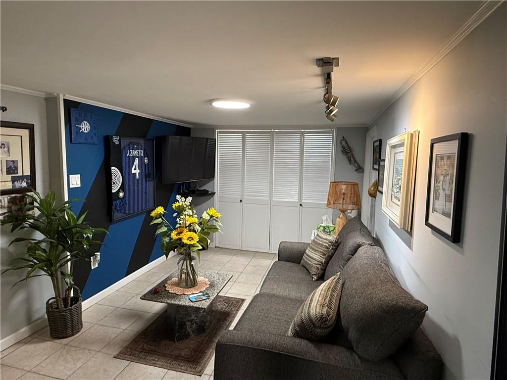 2044 West 8th Street