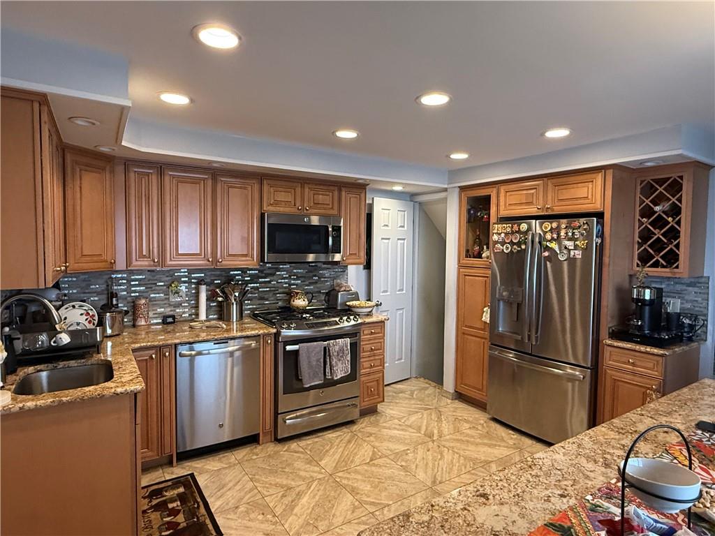 2044 West 8th Street